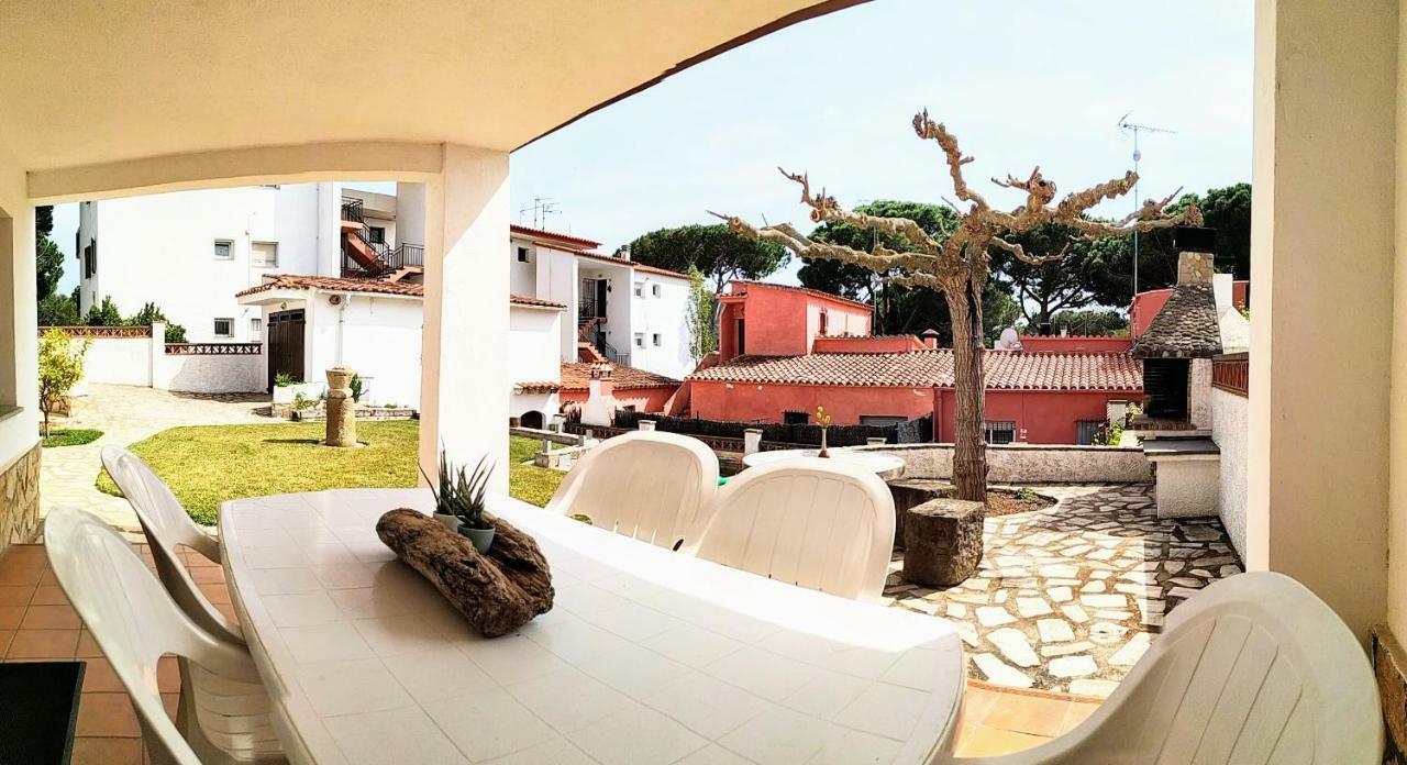 Vacay Apartamento Montgo, Agradable Jardin! En Costa Brava L'Escala! Exterior photo